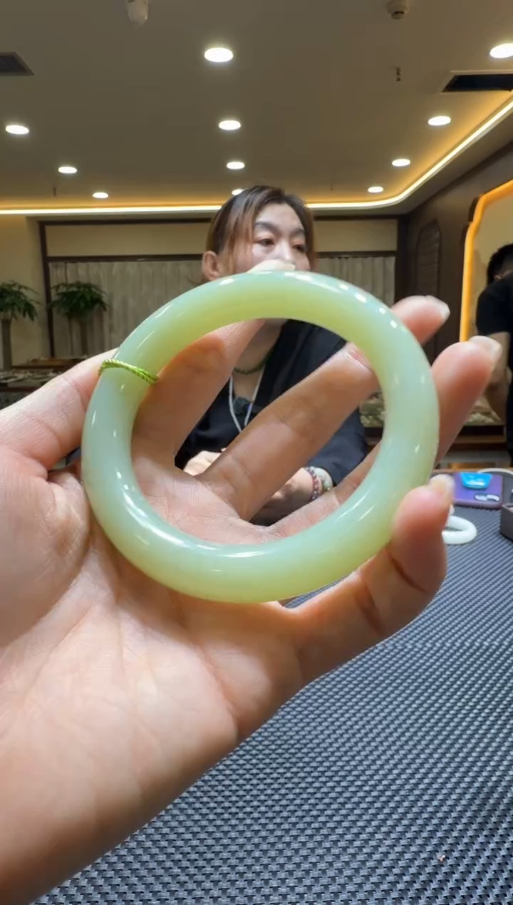 颈饰未镶嵌和田玉手镯61