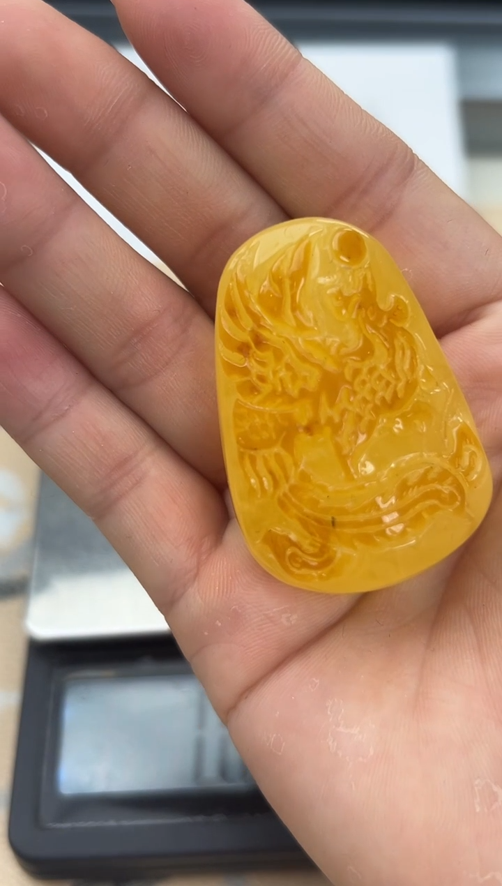 【闪购商品】琥珀裸石未镶嵌蜜蜡吊坠