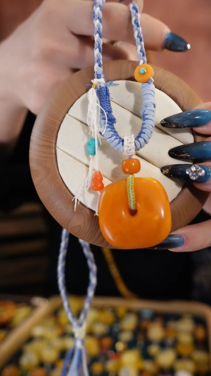 琥珀颈饰未镶嵌胖***子颈饰