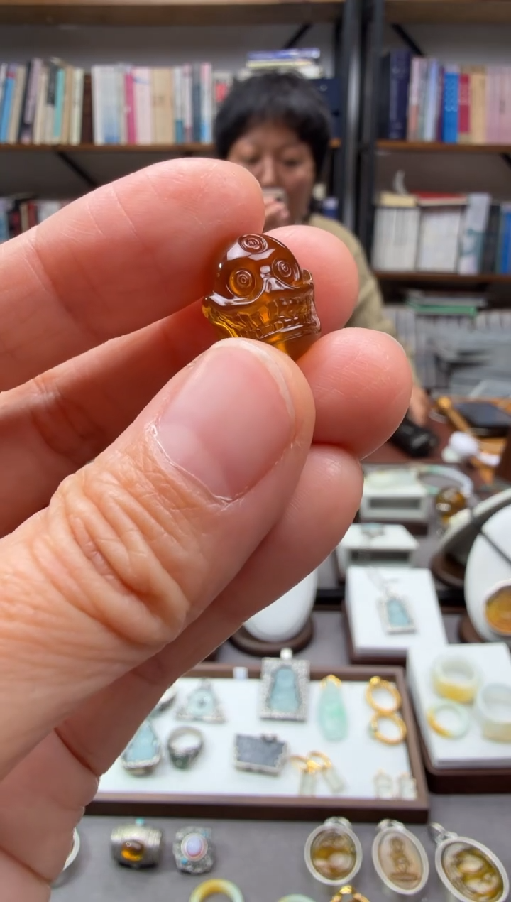 琥珀颈饰未镶嵌配珠