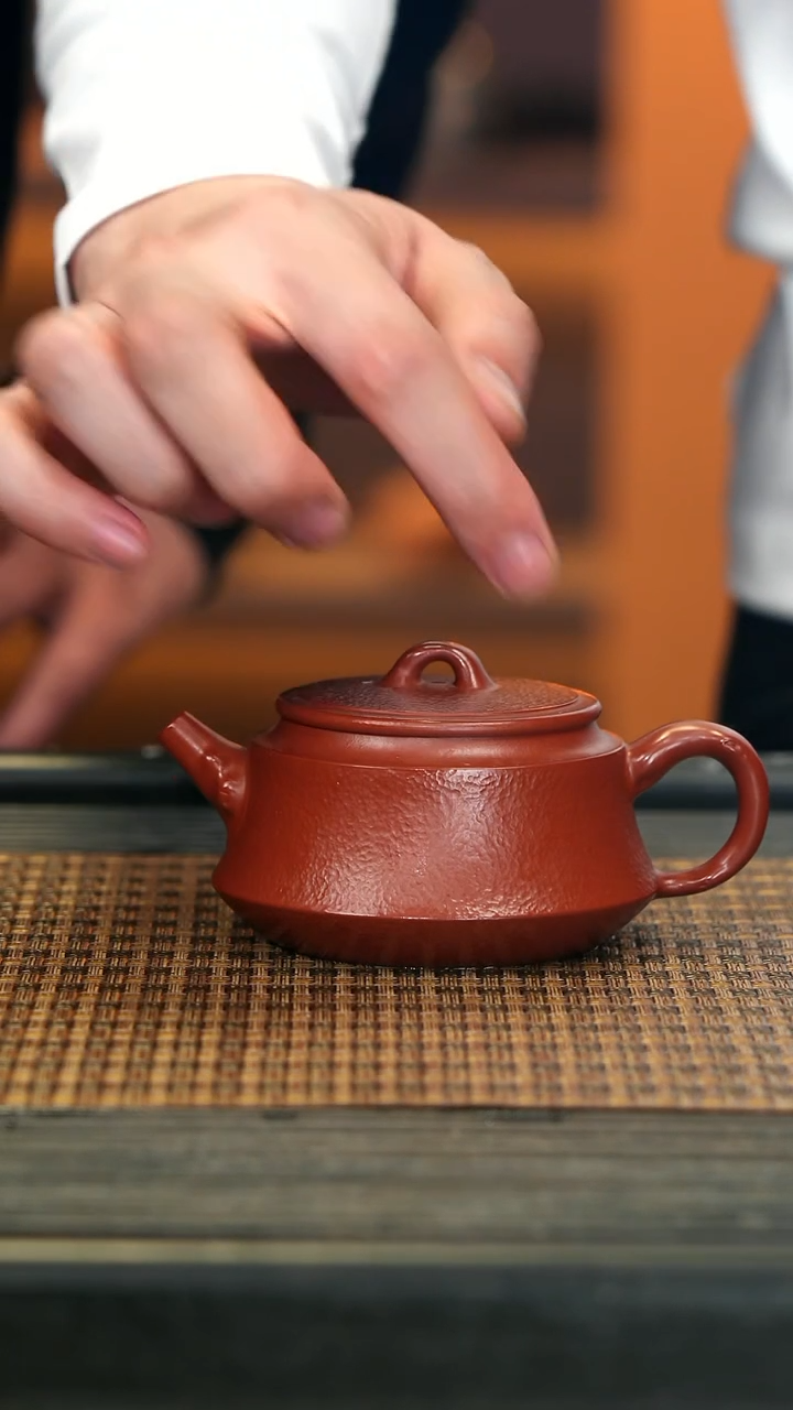 【闪购商品】紫砂茶壶ZCJ57朱泥锤纹 听风