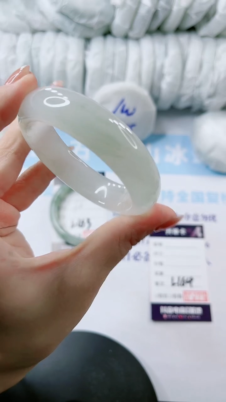 【闪购商品】石英质玉手镯未镶嵌多样性发货L164