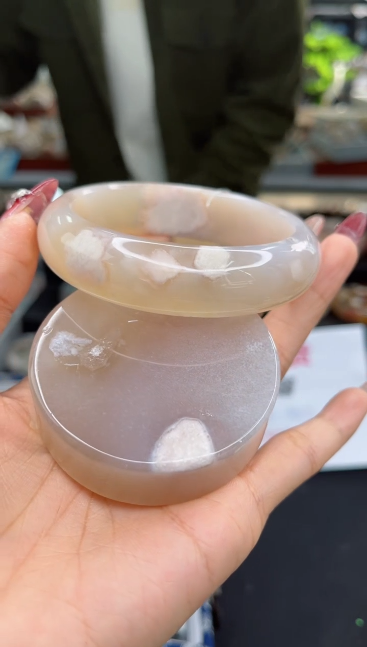 【闪购商品】石英质玉手镯未镶嵌64圈口（赠品镯心）1600384