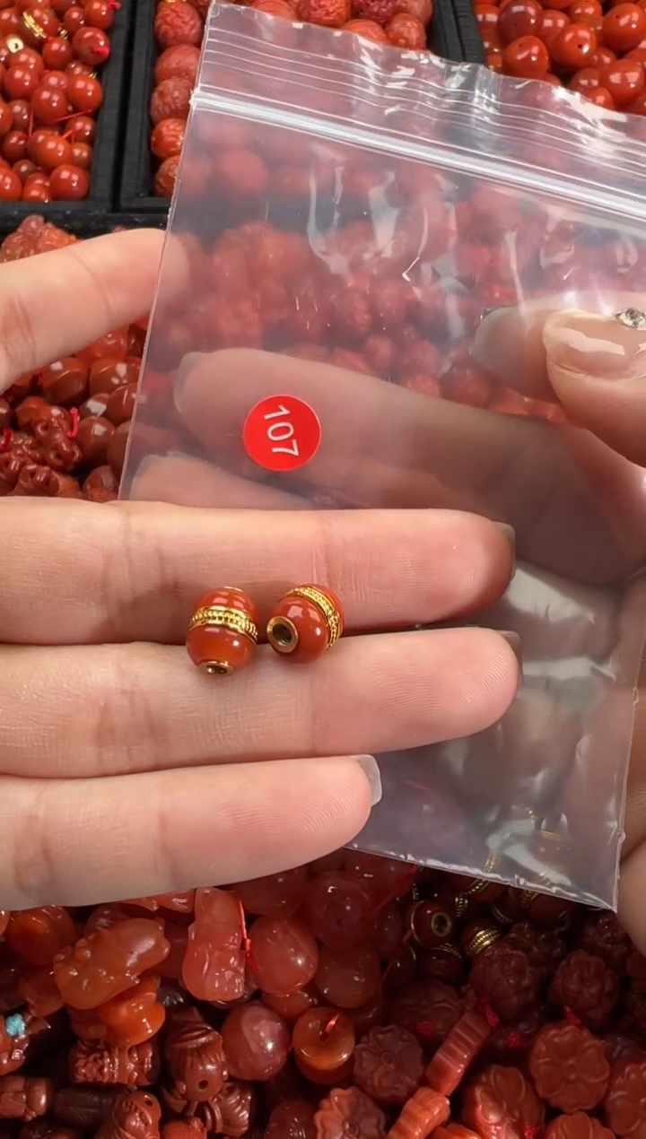 南红玛瑙未镶嵌颈饰1