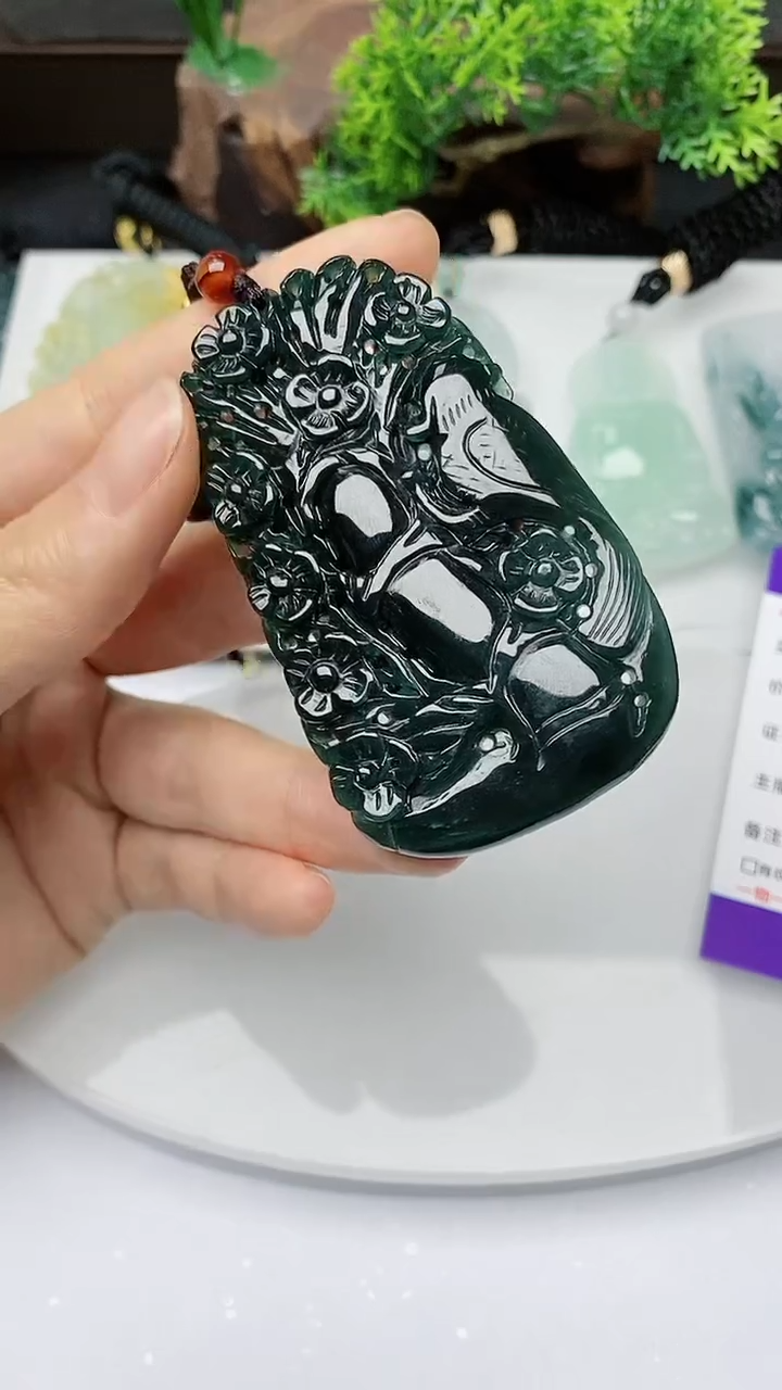 【闪购商品】翡翠颈饰未镶嵌        