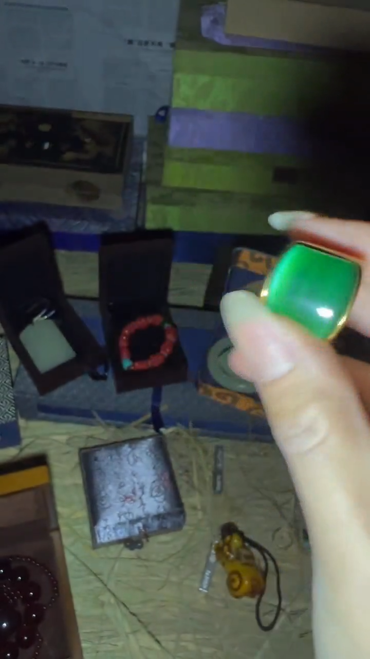 翡翠戒指18K金镶嵌闪购高端商品链接