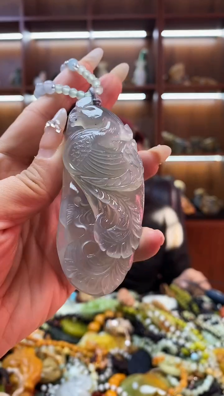 未镶嵌蛇纹石玉吊坠    