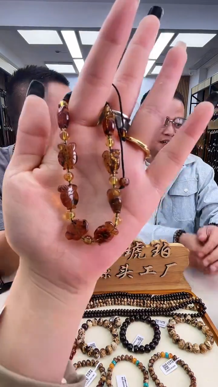 琥珀颈饰未镶嵌抚顺琥珀雕刻手串