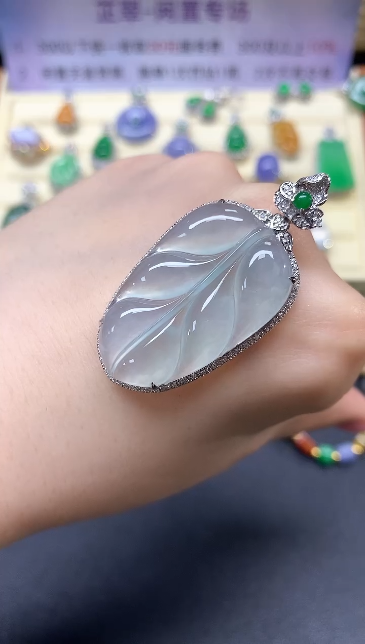【闪购商品】翡翠吊坠(不含链)18K金镶嵌吊坠|6600+660