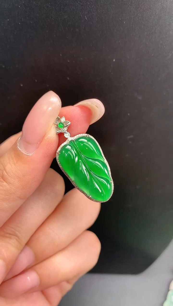 【闪购商品】翡翠颈饰18K金镶嵌叶子1613