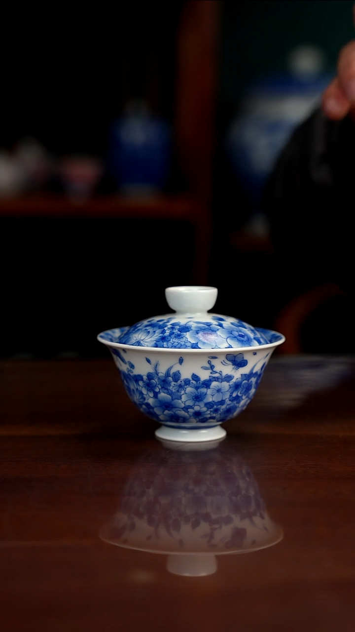 晓月窑青花蝶恋花盖碗