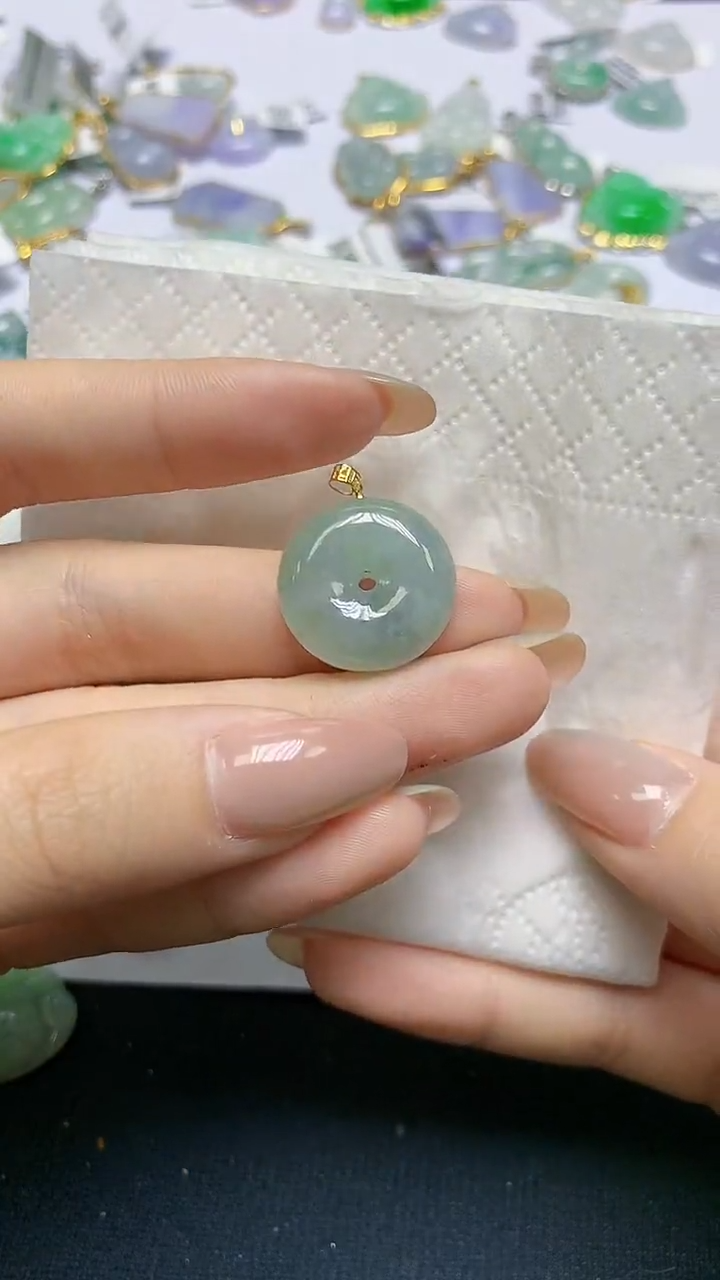 翡翠18K金镶嵌颈饰天然缅甸A货翡翠