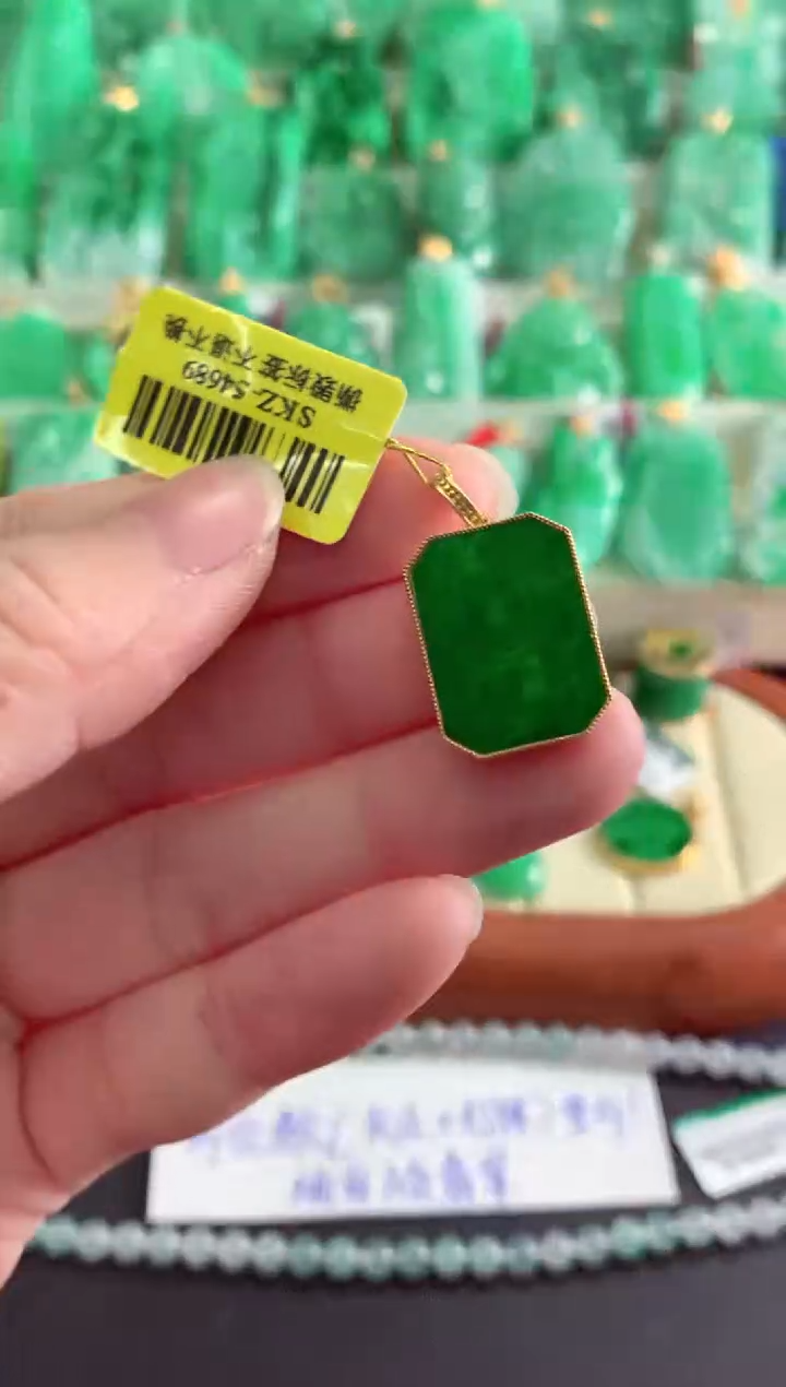 【闪购商品】翡翠吊坠(不含链)18K金镶嵌挂件