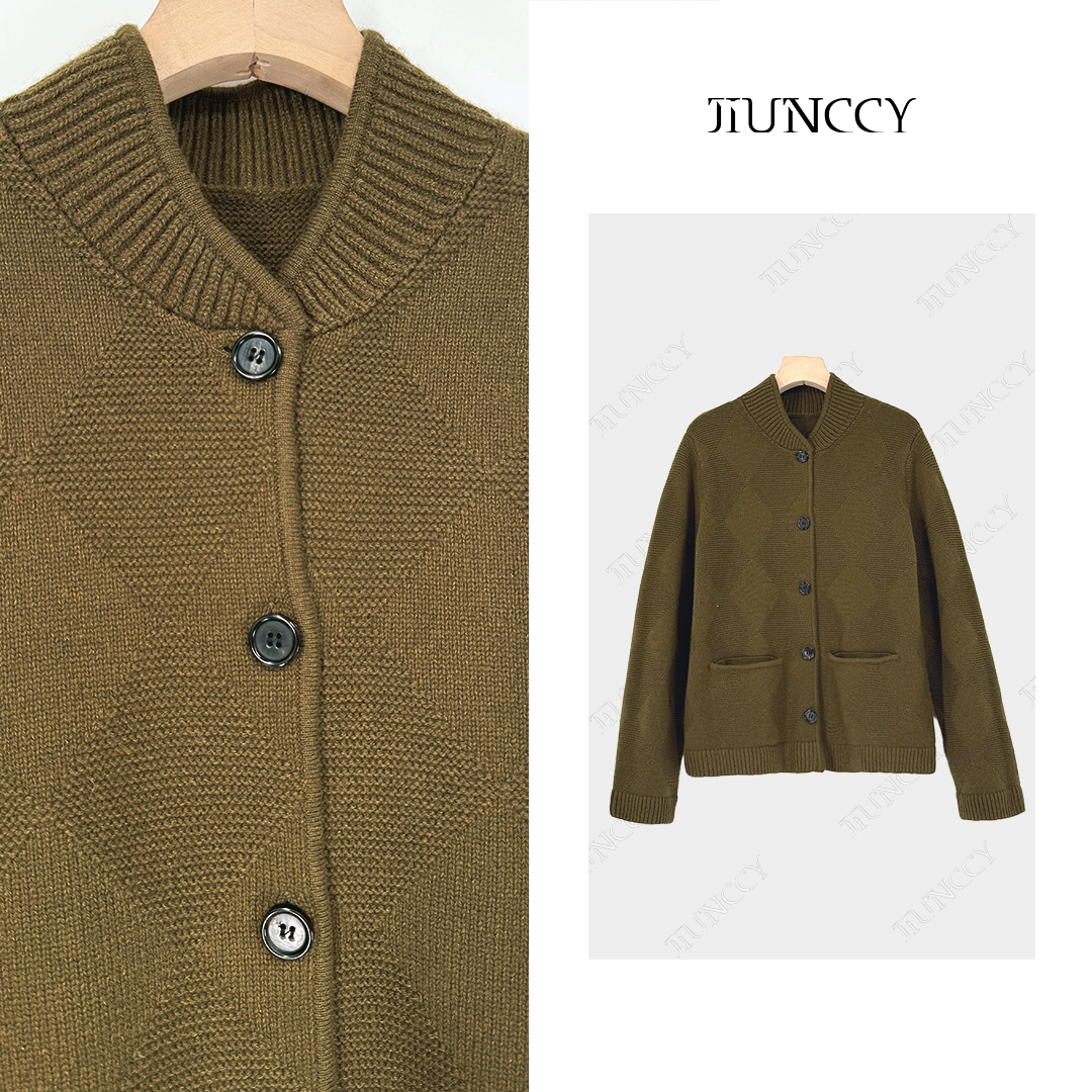 JIUNCCY【香菱】100羊毛横织肌理弧形翻领贴袋针织开衫毛衣52YZZ179