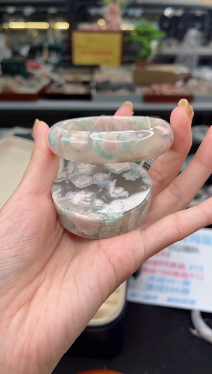 【闪购商品】石英质玉手镯未镶嵌55圈口（赠品镯心）2S9003