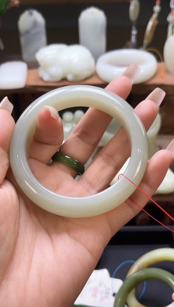 【闪购商品】和田玉手镯未镶嵌且末青白58+圈9002759