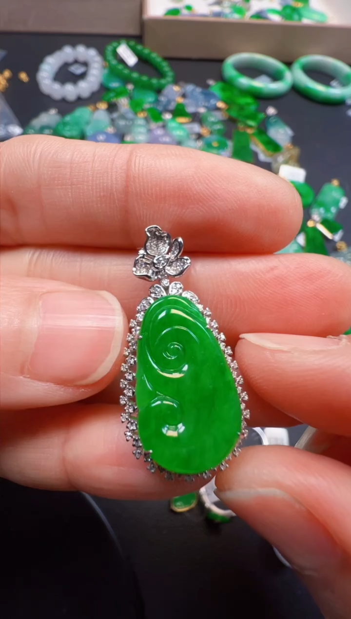 【闪购商品】翡翠吊坠(不含链)18K金镶嵌8800