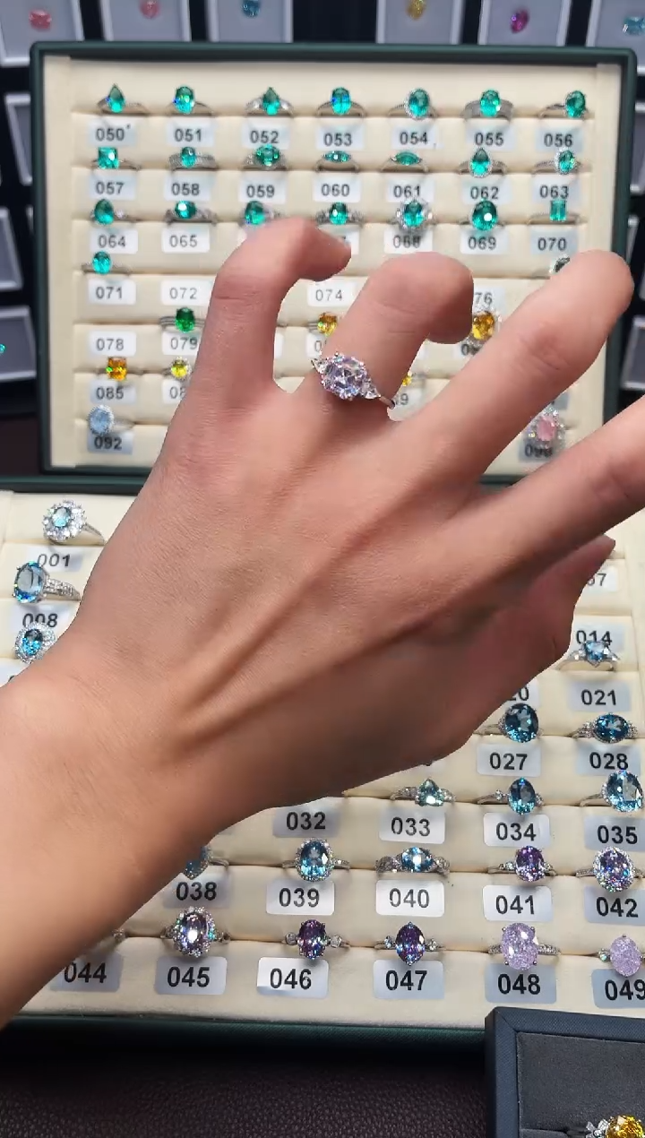 银S925镶嵌戒指绿柱石（摩根石）1111