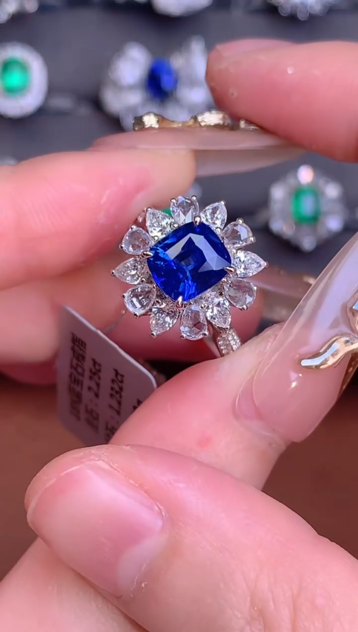 【闪购商品】蓝宝石戒指18K金镶嵌2.25CT