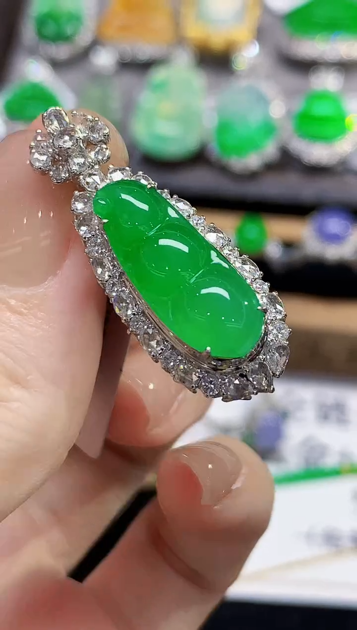 吊坠(不含链)18K金镶嵌翡翠天*定金5000多样性发其一分单