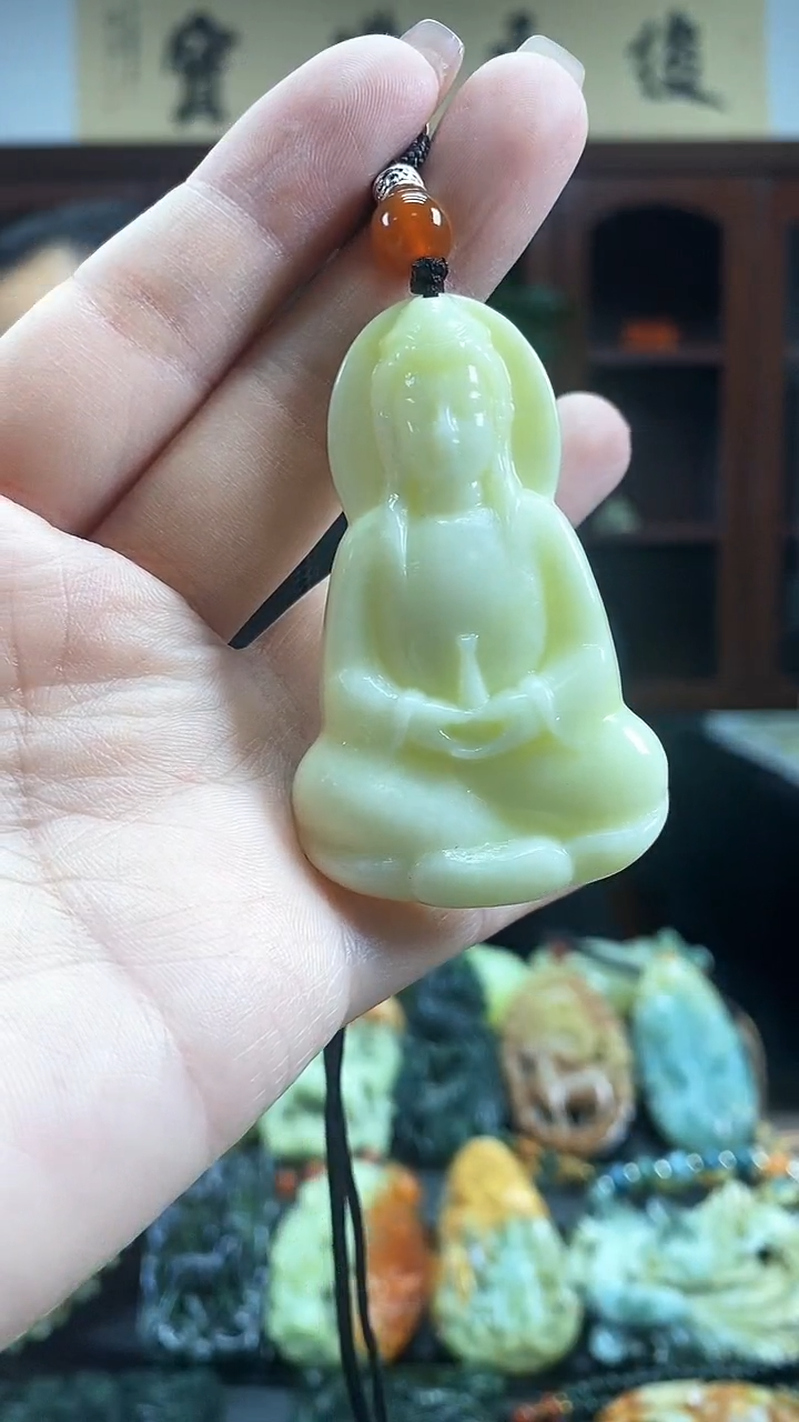【闪购商品】蛇纹石玉吊坠未镶嵌`