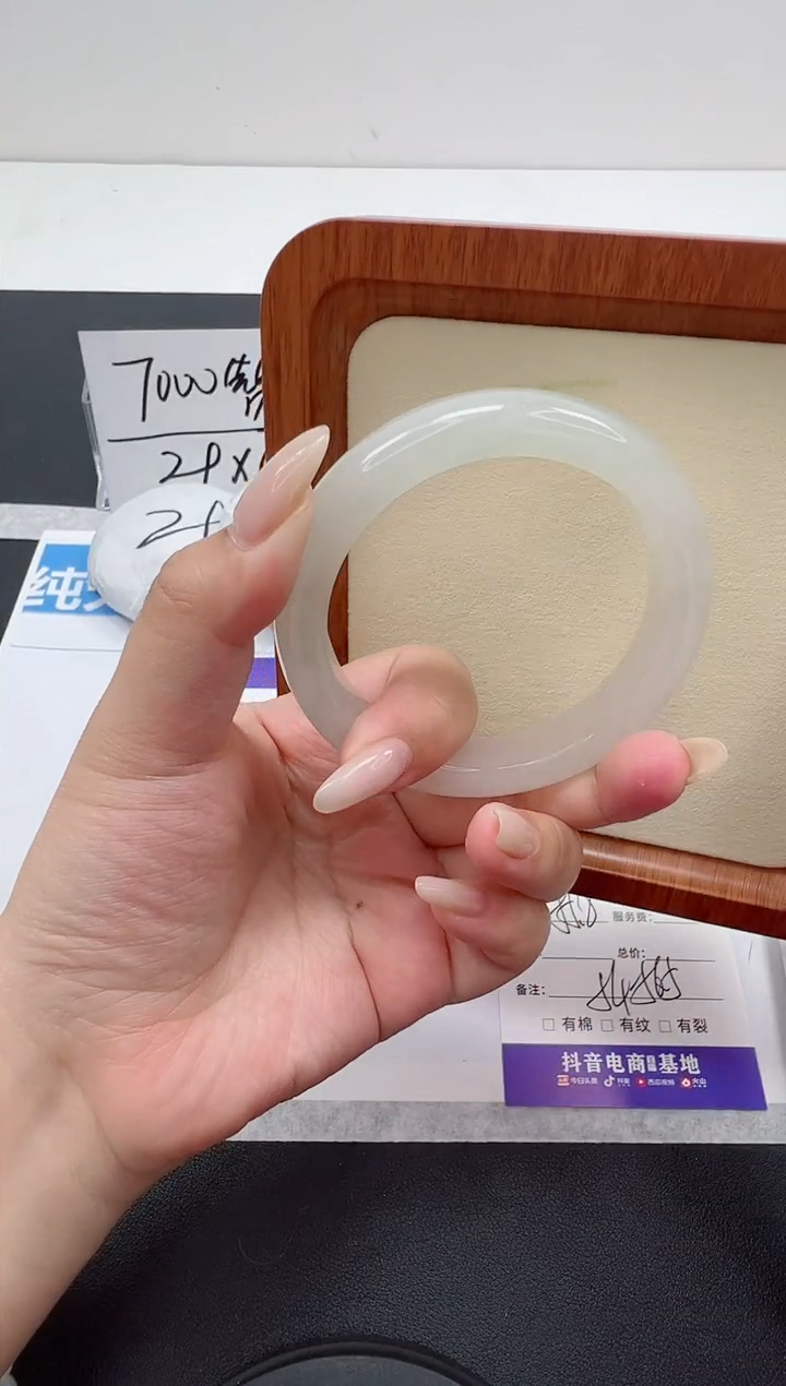 【闪购商品】石英质玉手镯未镶嵌编号：182--55.8圈 天山翠