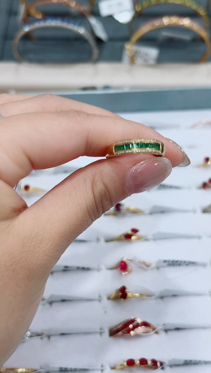 【闪购商品】祖母绿戒指18K金镶嵌·