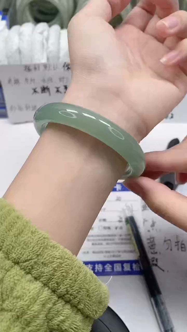 未镶嵌手镯石英质玉50-60/