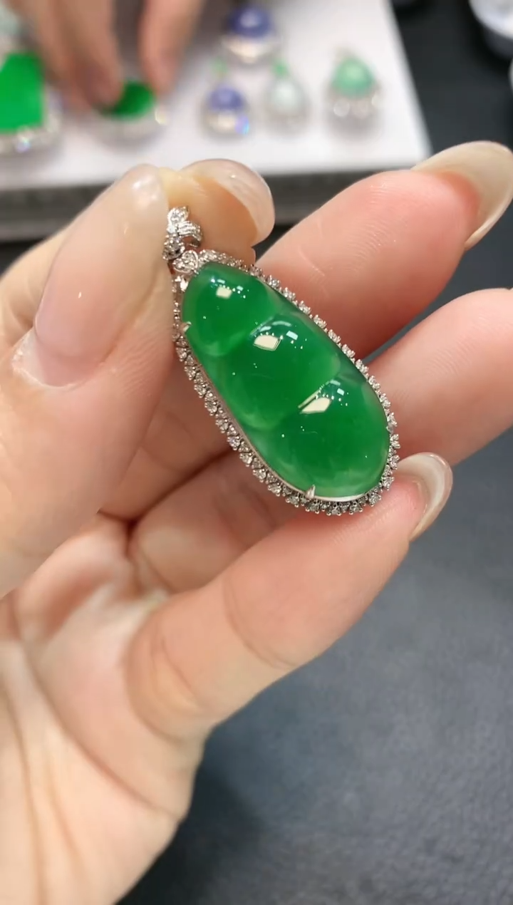 【闪购商品】翡翠吊坠(不含链)18K金镶嵌C1