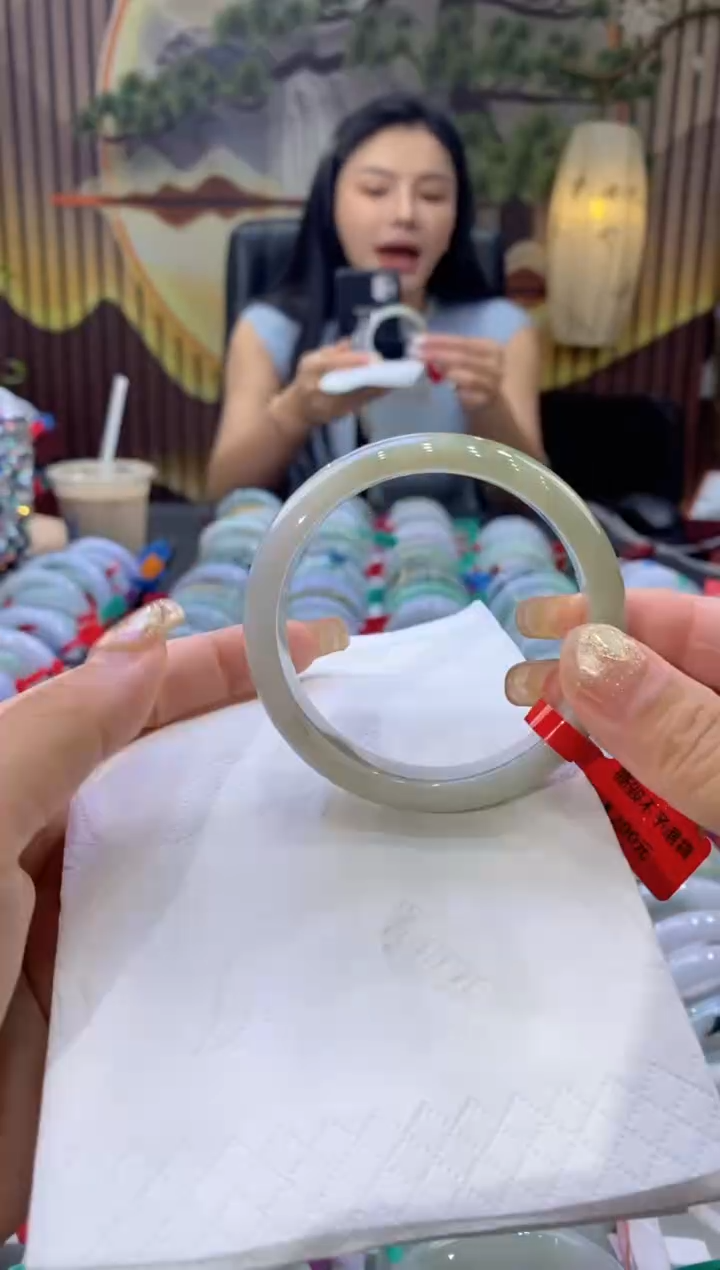 翡翠手镯未镶嵌多人04837