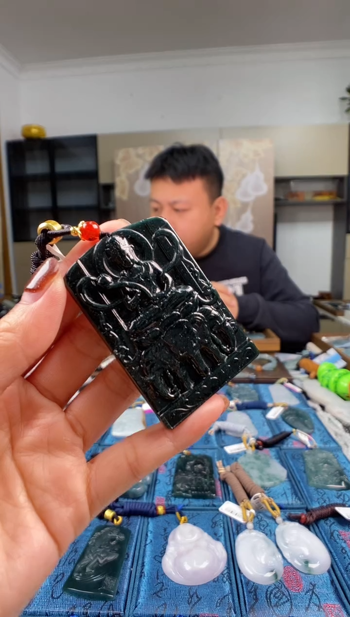 颈饰未镶嵌翡翠多样性发其一