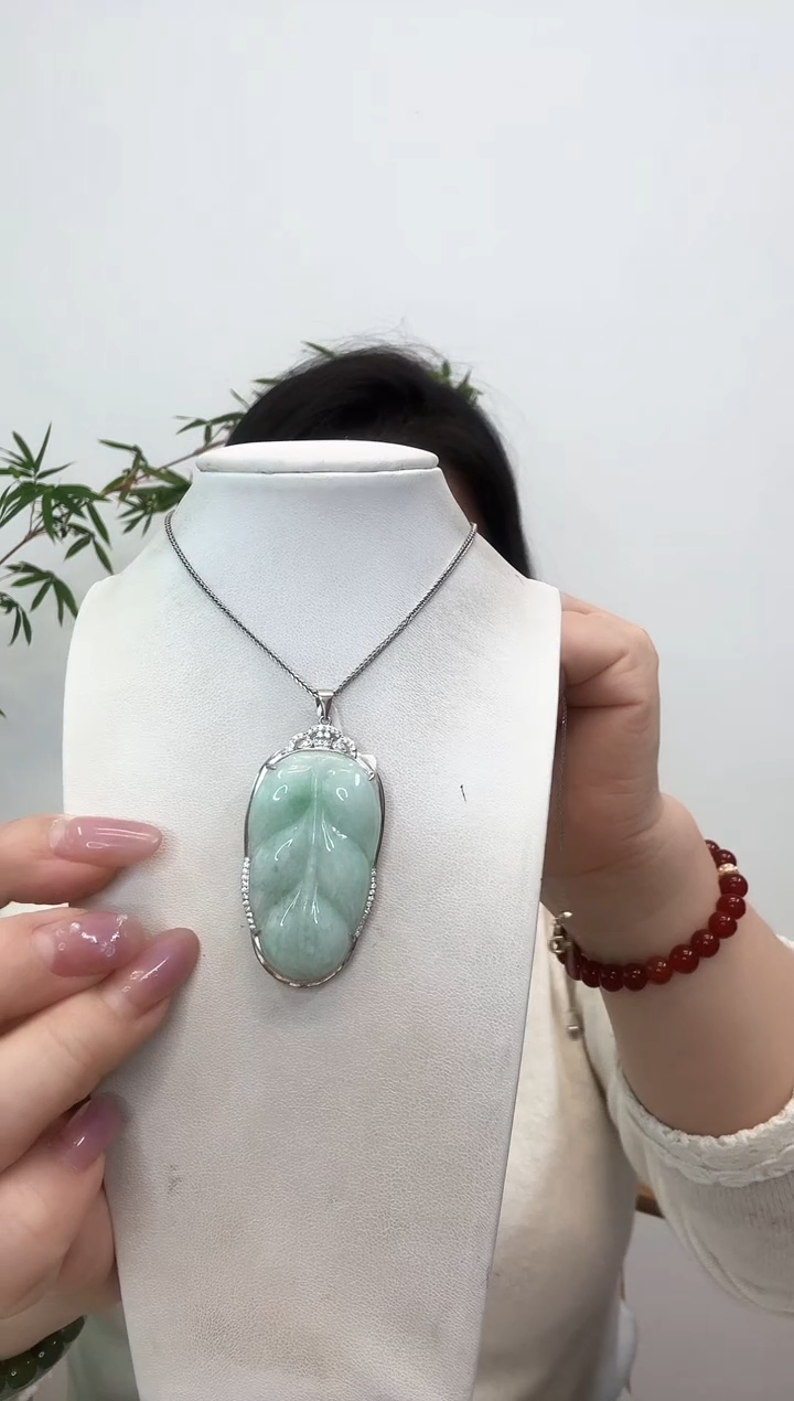 【闪购商品】翡翠吊坠(赠链)银S925镶嵌叶子