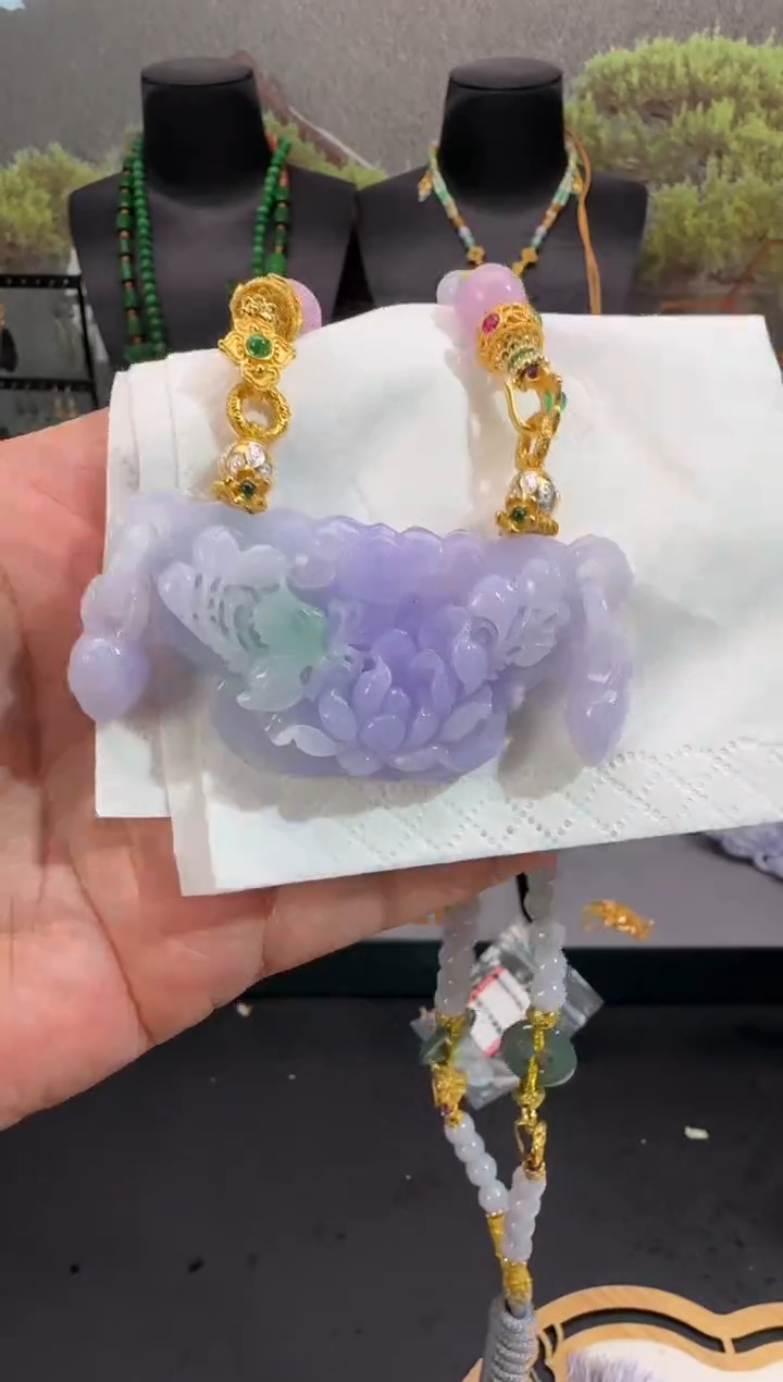 【闪购商品】翡翠颈饰未镶嵌牌子