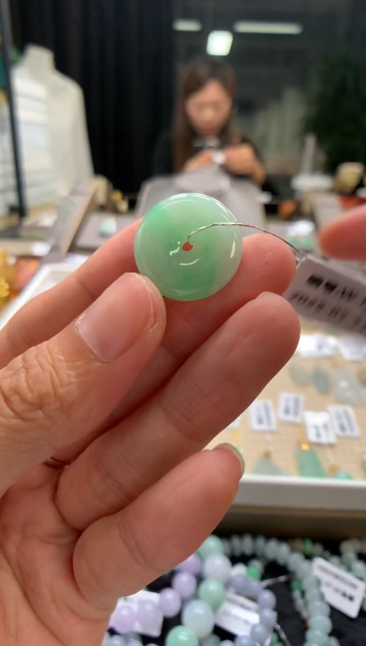 翡翠未镶嵌颈饰平安扣