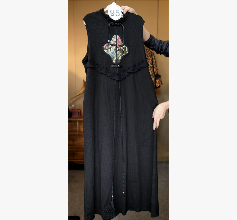 95-盘扣四边形流苏刺绣装饰马甲裙