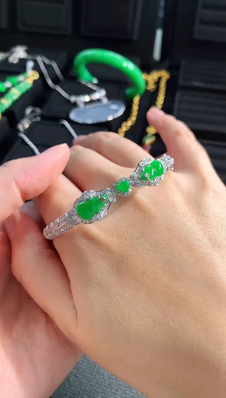 【闪购商品】翡翠手镯18K金镶嵌手饰