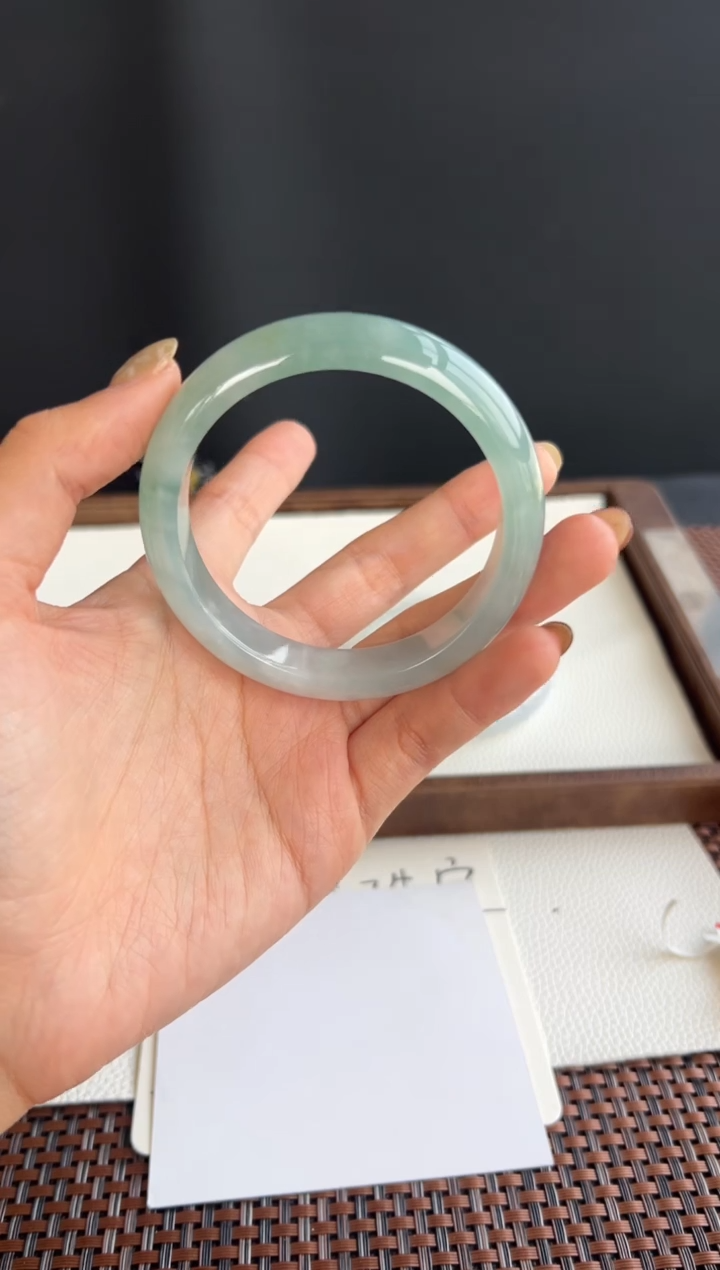 【闪购商品】翡翠手镯未镶嵌62号57.9*13*8