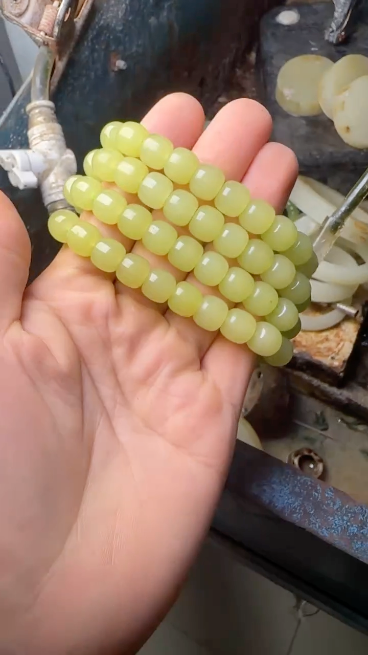 鸡油黄卡10mm老型珠串
