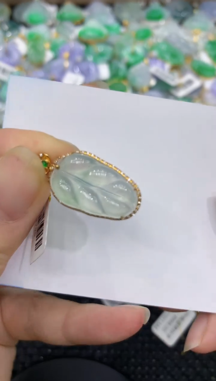 【闪购商品】翡翠颈饰18K金镶嵌8888888888