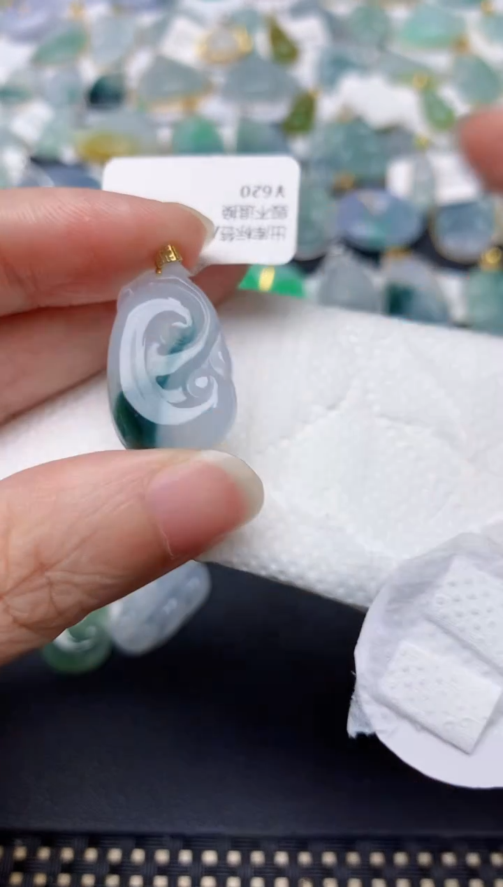 翡翠18K金镶嵌颈饰天然缅甸A货翡翠