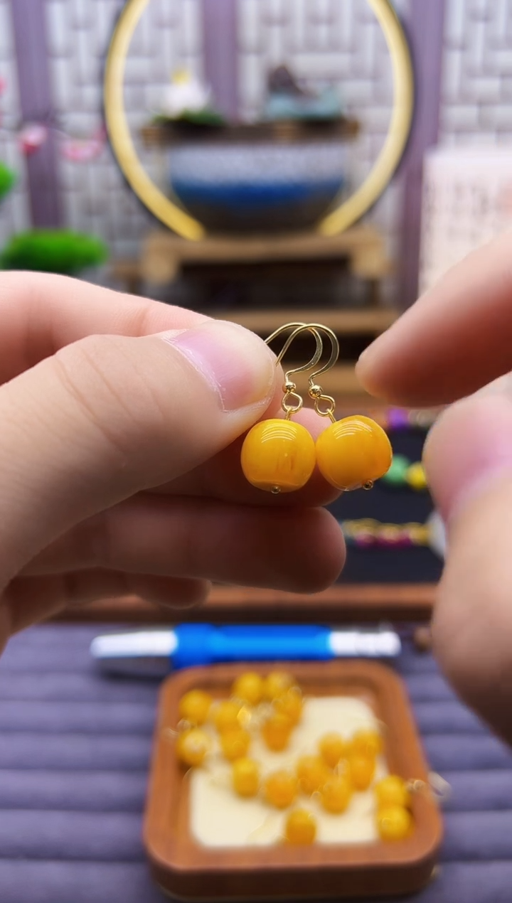 14K金镶嵌蜜蜡耳饰E01