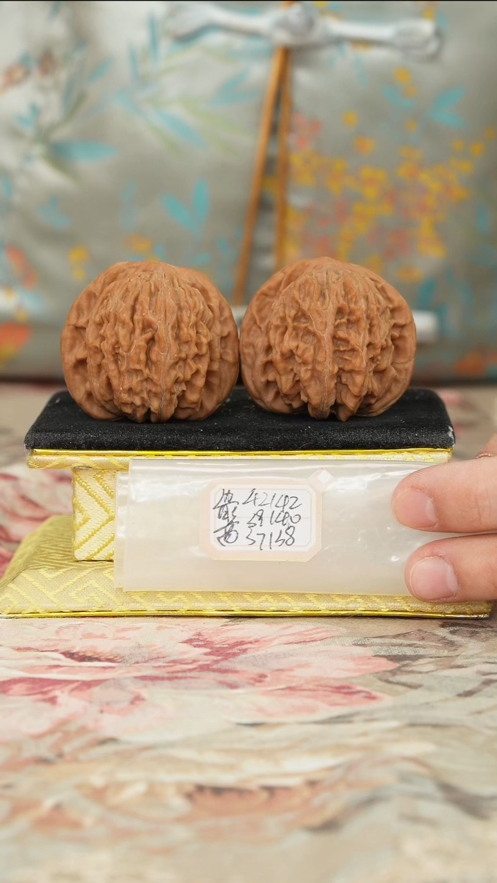 【闪购商品】文玩核桃把件一代楼