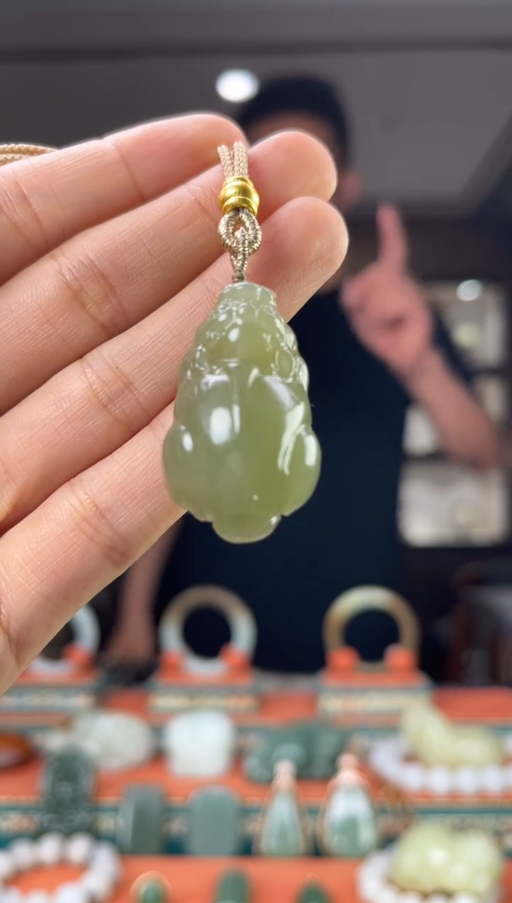 和田玉未镶嵌颈饰佩佩