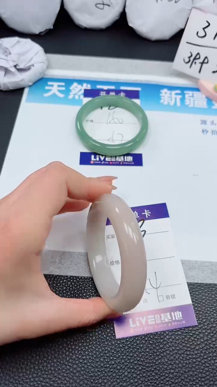 【闪购商品】石英质玉手镯未镶嵌73