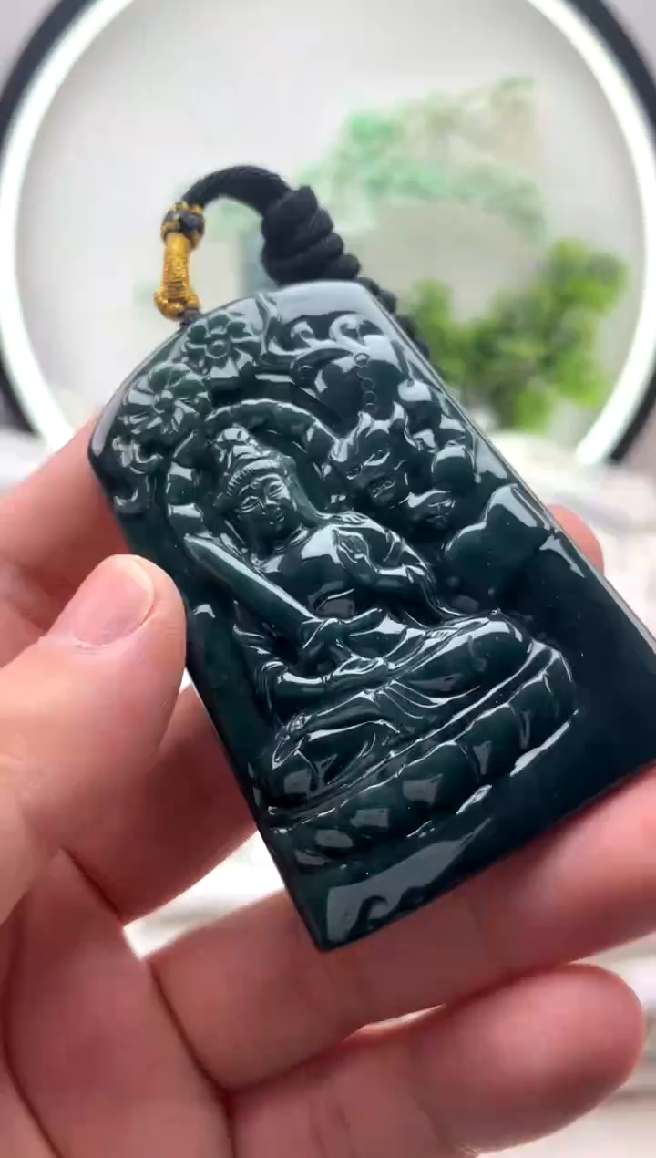 翡翠未镶嵌颈饰文殊