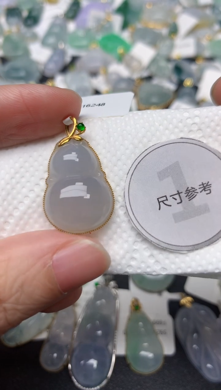 颈饰18K金镶嵌翡翠天然缅甸A货翡翠