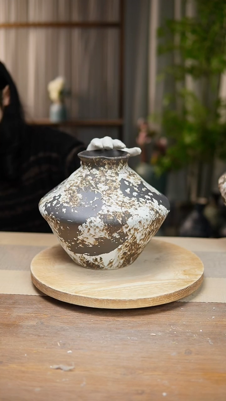 【闪购商品】陶瓷花器诧寂黑飞碟