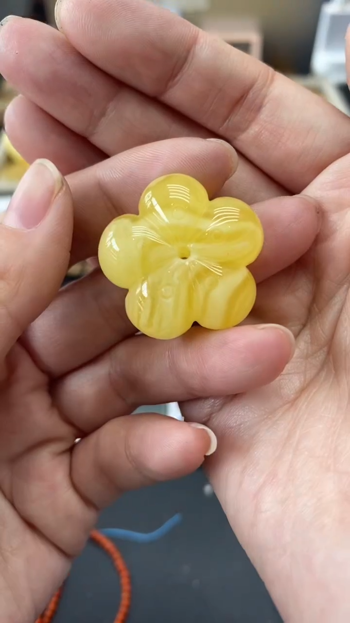 琥珀未镶嵌珠宝奇石320