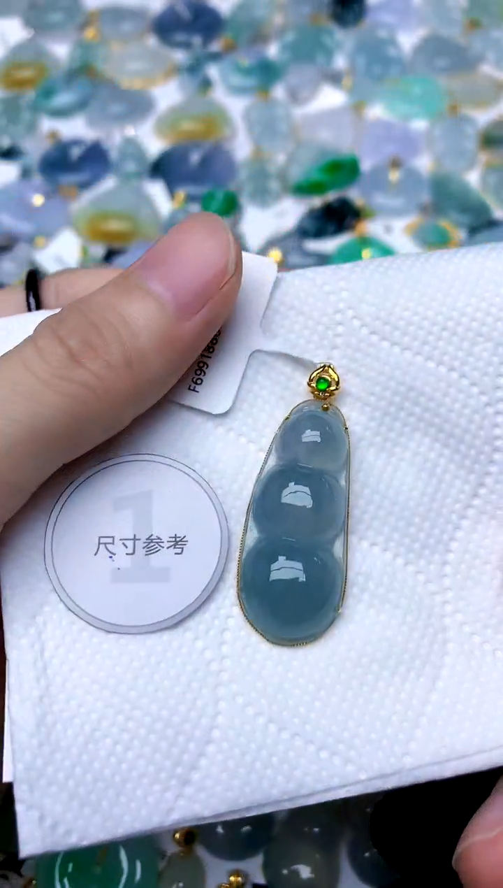 颈饰18K金镶嵌翡翠天然A货翡翠