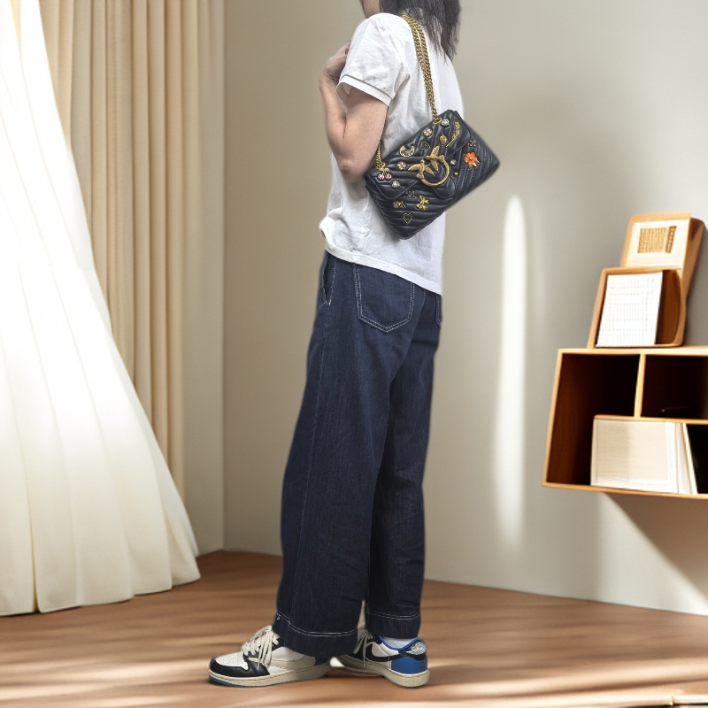 黑金徽章款V纹泡芙单肩斜挎链条包/a9103/PK